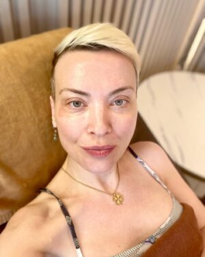 Arzu Yanardağ Instagram - Buradaki en iyi arkadaşım oldun Washira😍 seni veren Allah’a şükürler olsun🙏🏻💫🧿 Zuzu Washira ile masaj keyfinde🫠✌️