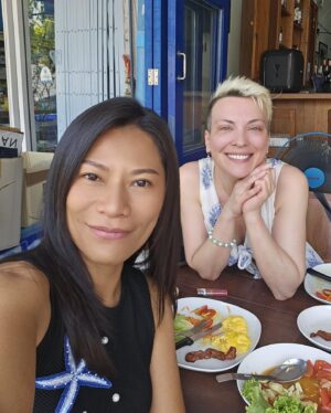 Arzu Yanardağ Instagram - Tayland’la ummadığım kadar kucaklaştık. Bağ kurdum🫠🥰🙏🏻 teşekkür ederim her şeye🤩🧿💫