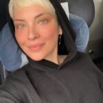 Arzu Yanardağ Instagram - YHT ile Ankara’ya gidiyorum🥰💫 😘 #arzuyanardag #ankarayolunda