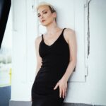 Arzu Yanardağ Instagram - Nasıl iyi bir insan olunacağı hakkında daha fazla konuşma, öyle biri ol✌️ #marcusaurelius #photographer @ozguoze 💫 #makeup @oznurhorozcu #haircolor @zekidikmenofficial