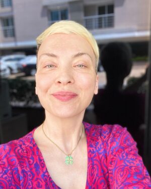 Arzu Yanardağ Instagram - Zuzu en çok #footmassage seviyor 🫠💫 dolaşım sistemim Kürt halayı çekiyo🤩