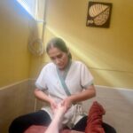 Arzu Yanardağ Instagram - Zuzu en çok #footmassage seviyor 🫠💫 dolaşım sistemim Kürt halayı çekiyo🤩