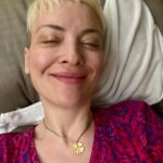 Arzu Yanardağ Instagram - Zuzu en çok #footmassage seviyor 🫠💫 dolaşım sistemim Kürt halayı çekiyo🤩