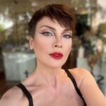 Arzu Yanardağ Instagram - Her ışıkta farklı güzelliğin yansıması 🤍 Canımmm @arzuyanardag #tiyatro #ckmcaddebostan #tiyatrogecesi #oyuncu #sunucu #aktrist #makeupartist #oznurhorozcu
