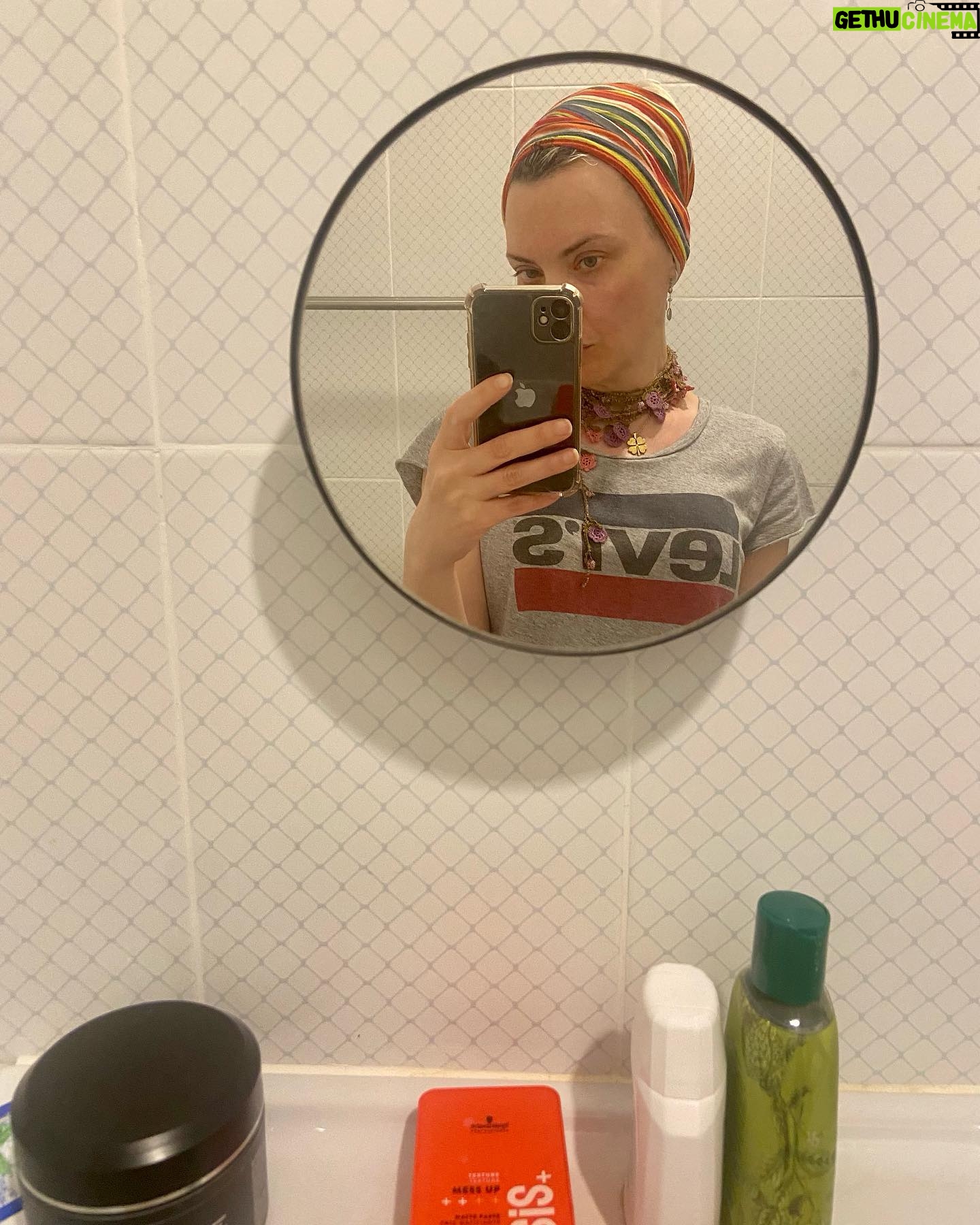 Arzu Yanardağ - 3 Likes - Bangkok dump✌️