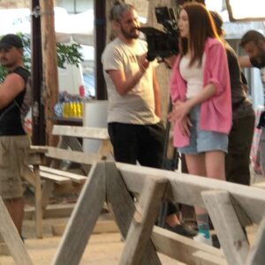Arzu Yanardağ Instagram - Benim için çok özel bir film olan #öldümbittim yarın vizyonda💫