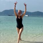 Arzu Yanardağ Instagram - Tayland’la ummadığım kadar kucaklaştık. Bağ kurdum🫠🥰🙏🏻 teşekkür ederim her şeye🤩🧿💫