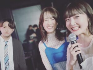 Asami Seto Instagram - アニプレックスオンラインフェス2023📷青ブタ〜🐷

今年はこの3人でいること多いね！ランドセルガールのお話もはやくしたいな〜(*´◒`*)

来週末は京まふで🍵✨
元気で会いましょう〜

くぼぼが撮ってくれたお写真♡フィルターかけたらエモくなった🤭

#青ブタ