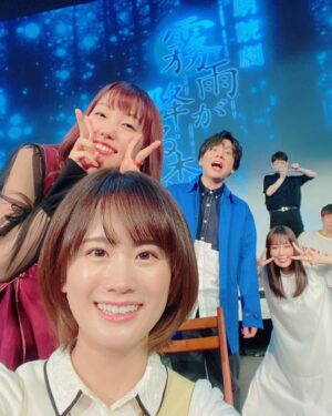Asami Seto Instagram - 『朗読劇霧雨が降る森』無事終了しました！
いやあ楽しかった。キャストスタッフに恵まれた期間だったなあとしみじみ。
。
昼の部のしおり視点からは共演者の方のお顔や動き、映像、ダンサーさんのダンス、客観的に見ることは出来なかったので、客席の皆さんからはどのようなステージが見えているのだろうと想像していました😌💭役柄てきに中心でいられるからこそ、自由にできるところがあるのだなと。
夜の部ではようやくOP映像を見ることできて、その素晴らしさを目の当たりにしました。演出のくれはさんが言っていた通り、森の中に誘われていく感覚、客席も巻き込んでいくし、会場であるところざわサクラタウンに向かっているところから物語が始まっているという意味を感じることができました。
形に残らないものだけど、観てくれた方の記憶に残り続けていってくれたらそれが1番嬉しいです。

今回ご一緒したみなさんとまたご一緒できたらいいなあ〜
がむばる٩( ᐛ )و