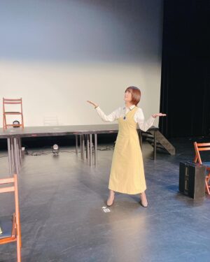 Asami Seto Instagram - 『朗読劇霧雨が降る森』無事終了しました！
いやあ楽しかった。キャストスタッフに恵まれた期間だったなあとしみじみ。
。
昼の部のしおり視点からは共演者の方のお顔や動き、映像、ダンサーさんのダンス、客観的に見ることは出来なかったので、客席の皆さんからはどのようなステージが見えているのだろうと想像していました😌💭役柄てきに中心でいられるからこそ、自由にできるところがあるのだなと。
夜の部ではようやくOP映像を見ることできて、その素晴らしさを目の当たりにしました。演出のくれはさんが言っていた通り、森の中に誘われていく感覚、客席も巻き込んでいくし、会場であるところざわサクラタウンに向かっているところから物語が始まっているという意味を感じることができました。
形に残らないものだけど、観てくれた方の記憶に残り続けていってくれたらそれが1番嬉しいです。

今回ご一緒したみなさんとまたご一緒できたらいいなあ〜
がむばる٩( ᐛ )و