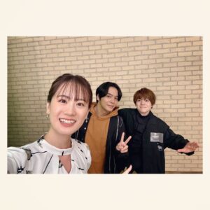 Asami Seto Instagram - 呪術廻戦「渋谷事変」記念特番でした！１年ズ〜

薔薇柄の白いワンピースでした🌹