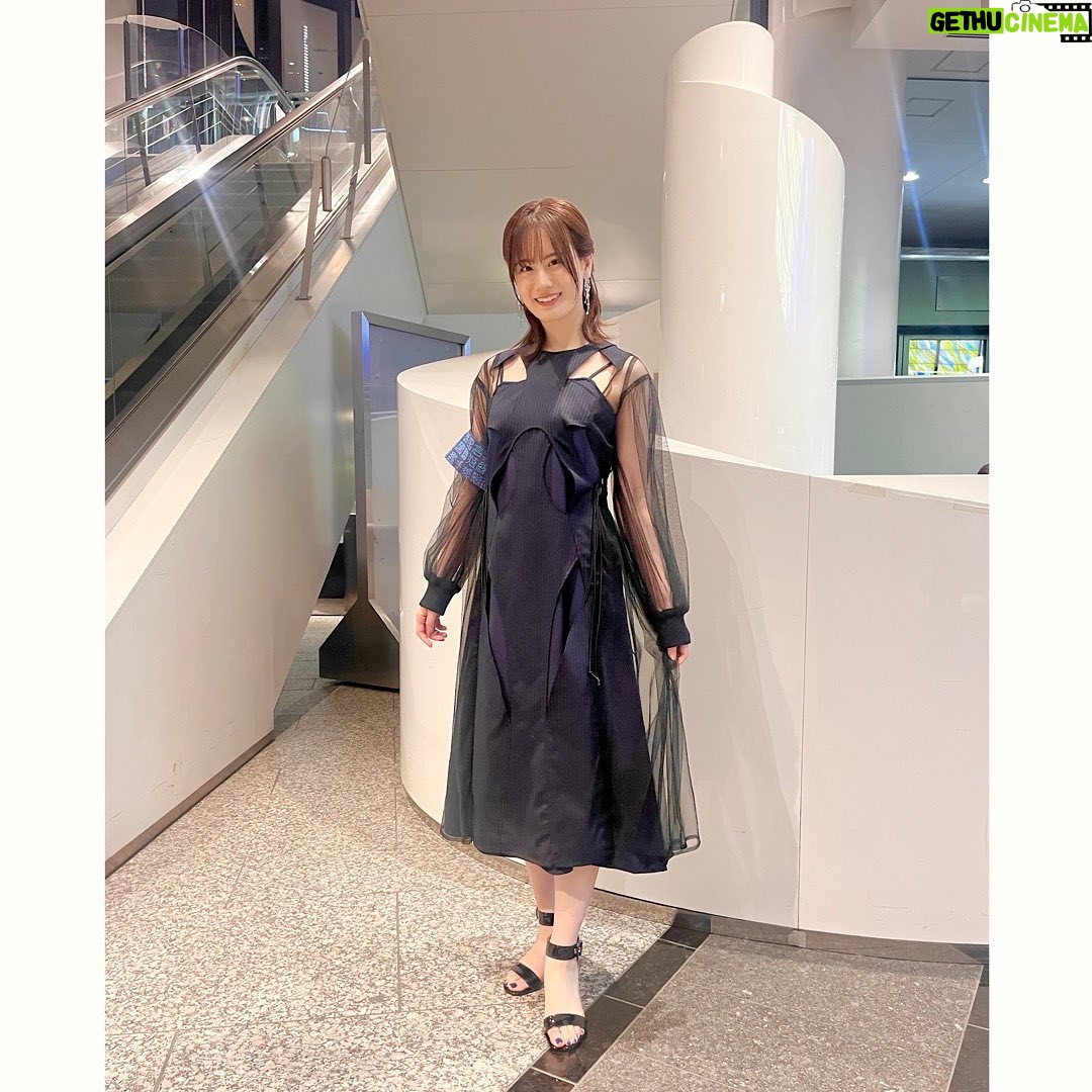 Asami Seto - 14.8K Likes - #じゅじゅフェス お疲れ様でした!
スタイリストさんに素敵なお衣装アクセサリーをご用意して頂きました😌キラキライヤリング⭐︎
@mori_mori_moriya さん👗
朝のリハから終演まで、14時間キープできるよう、一日中顔や髪の治安を守ってくれたメイクさんに感謝🙏✨
#久木田梨花 さん💄
ネイルはいつもお世話になっているネイリストさんに素敵に仕上げて頂きました🌹たまには載せちゃう💅
未可子さんとの写真(*゚∀゚*♡
楽屋でも出演キャストのみなさんとおしゃべりできてとっても嬉しかったあ😌
これだけ大きなイベントを動かすって本当にすごいことだなあと、裏側をちょこちょこしていただけの私ですが、そう心から思いました😌
さまざまなジャンルのプロフェッショナルのみなさんに会えるのって学びが多いです_φ(・_・💡