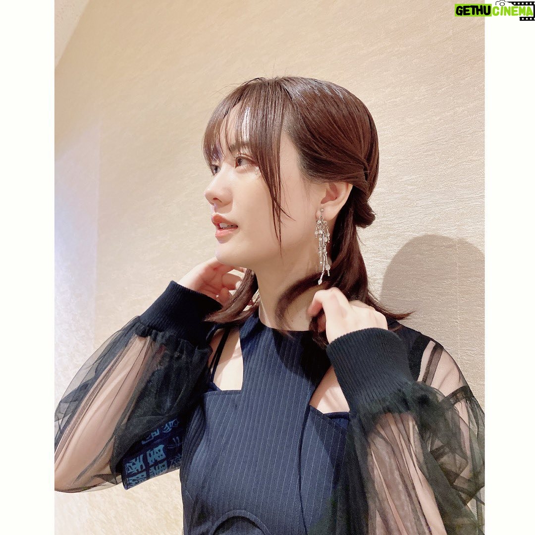 Asami Seto - 14.8K Likes - #じゅじゅフェス お疲れ様でした!
スタイリストさんに素敵なお衣装アクセサリーをご用意して頂きました😌キラキライヤリング⭐︎
@mori_mori_moriya さん👗
朝のリハから終演まで、14時間キープできるよう、一日中顔や髪の治安を守ってくれたメイクさんに感謝🙏✨
#久木田梨花 さん💄
ネイルはいつもお世話になっているネイリストさんに素敵に仕上げて頂きました🌹たまには載せちゃう💅
未可子さんとの写真(*゚∀゚*♡
楽屋でも出演キャストのみなさんとおしゃべりできてとっても嬉しかったあ😌
これだけ大きなイベントを動かすって本当にすごいことだなあと、裏側をちょこちょこしていただけの私ですが、そう心から思いました😌
さまざまなジャンルのプロフェッショナルのみなさんに会えるのって学びが多いです_φ(・_・💡