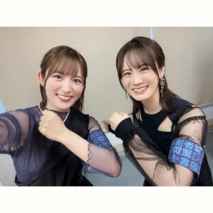 Asami Seto Instagram - #じゅじゅフェス　お疲れ様でした！

スタイリストさんに素敵なお衣装アクセサリーをご用意して頂きました😌キラキライヤリング⭐︎
@mori_mori_moriya  さん👗

朝のリハから終演まで、14時間キープできるよう、一日中顔や髪の治安を守ってくれたメイクさんに感謝🙏✨
#久木田梨花 さん💄

ネイルはいつもお世話になっているネイリストさんに素敵に仕上げて頂きました🌹たまには載せちゃう💅

未可子さんとの写真(*ﾟ∀ﾟ*♡
楽屋でも出演キャストのみなさんとおしゃべりできてとっても嬉しかったあ😌

これだけ大きなイベントを動かすって本当にすごいことだなあと、裏側をちょこちょこしていただけの私ですが、そう心から思いました😌

さまざまなジャンルのプロフェッショナルのみなさんに会えるのって学びが多いです_φ(･_･💡