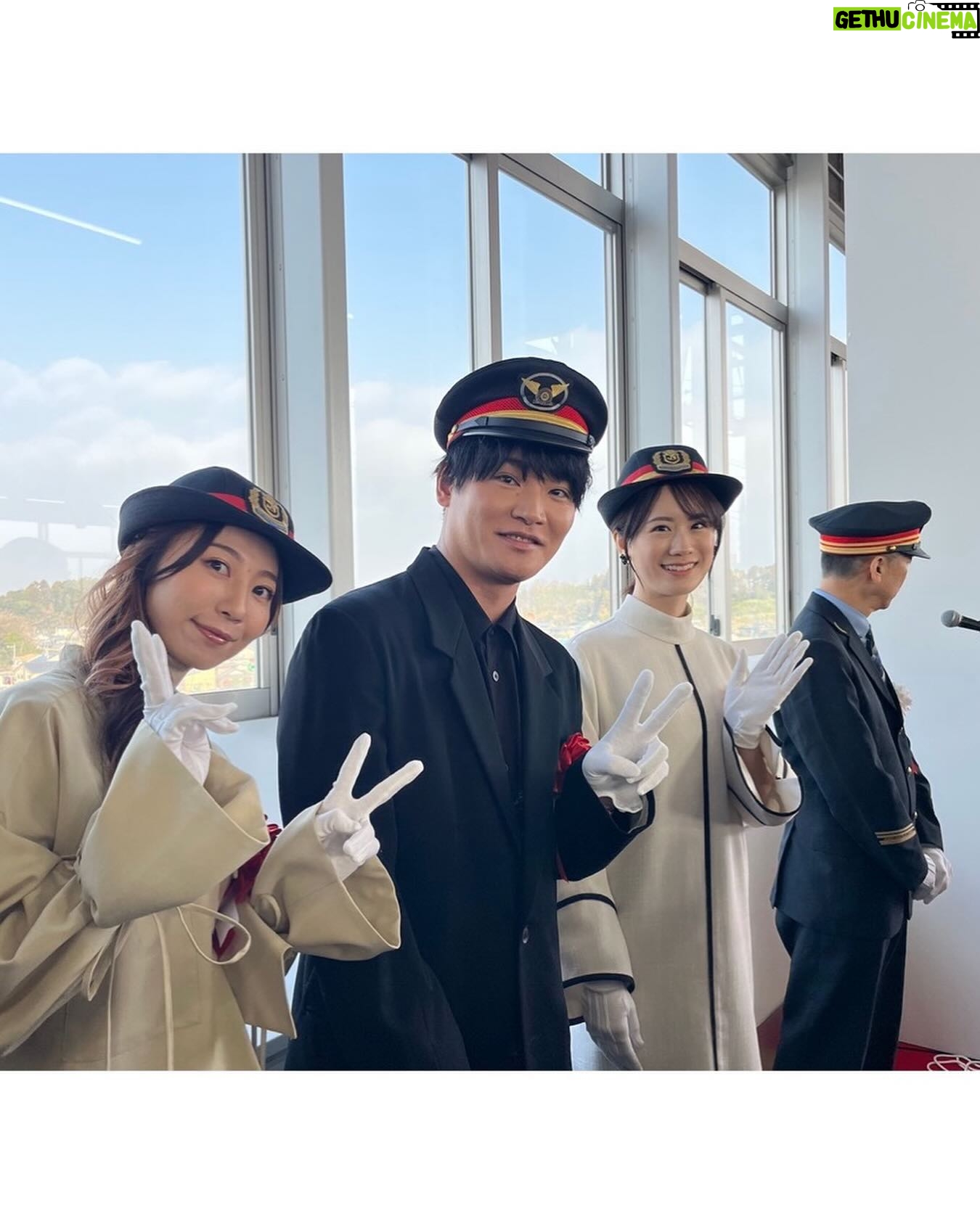 Asami Seto - 11.4K Likes - 北陸新幹線芦原温泉駅開業記念セレモニーに参加させていただきました🎊
アニメちはやふるとのご縁があり、今回のような素晴らしい式典に参加させていただけて光栄でした😌
ぜひあわらに遊びに行ってみてくださいね〜♨️
#北陸新幹線
#芦原温泉駅
#ちはやふる