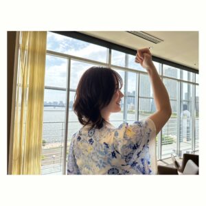 Asami Seto Instagram - くぼぼが撮ってくれた📷✨
RRRを熱く表現するわたしを受け止めてくれるくぼぼ☺️笑

豊洲いいお天気でした〜☀️