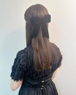 Asami Seto Instagram - #陰の実力者になりたくて
スペシャルイベントでした！陰実ファンの皆様ありがとうございました😊

①②昼夜のお衣装👗
③あやちゅとパシャリ😙
④髪伸びたな〜！

☀️皓白の祝祭
白ブラウス
@kwotias.official

ワンピース
@maisonfuruta

イヤリング
@trophy0529

ネックレス
@lisrique_pr

リング
@viola_bijou
@rhodes_showroom

🌙漆黒の饗宴

ワンピース
@maisonfuruta

リング
@pearl_for_life.jp
@rhodes_showroom