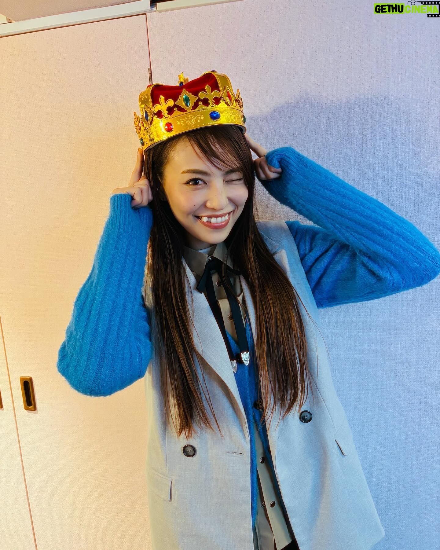 Asami Tano - 4.8K Likes - みんなーーー!
沢山のおめでとうメッセージ....拝見させてもらっています。めちゃくちゃ嬉しい🥲❤️本当にありがとうございます。
大人3歳7年目🎂✨
楽しい事に全力でチャーミングな人でありたいと思って歳を重ねていっています。どうかな?重ねられてる?🤭
いつも沢山の愛をありがとうございます。
私も皆さんに『アサミらしい!』と思ってもらえるような愛をお返ししていきます🤲🏻🍃♡
皆のパワーチャージャー🔋の様な人になる歳にします!
ありったけの笑顔と感謝をこめて....xxx
2024.2.12 田野アサミ
#田野アサミ#asamitano#HBD