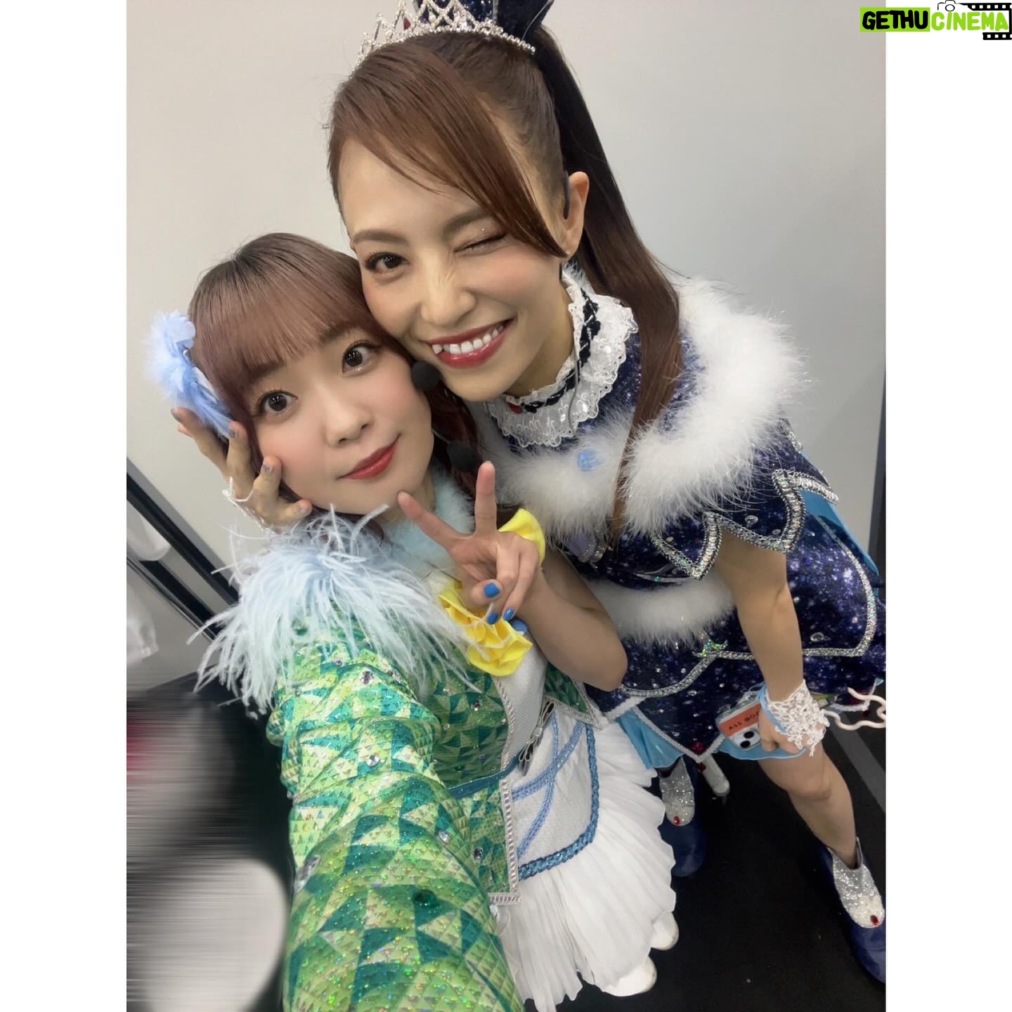 Asami Tano - 7.5K Likes - Day2⚾️🏟️
「LoveLive! Series Presents ユニット甲子園 2024」
ありがとうございました⛄️❄️
日向と理亞と聖良と一緒に無事にステージに立てた事誇りにおもいます。
本当に楽しかった。
皆の声援があんなにも浴びられて幸せでした。
本番前に皆がいる客席を1人で練り歩き
皆からはこう見えているのね。
こう聞こえているのね。
と皆を感じる時間を作りました。
席に座ってステージリハみたり。笑
と色んな場所で確認したよ!😊
そんな皆の場所から見るステージはとてつもなく大きく夢がいっぱいで輝いた場所でした。
そこに立つ事ができる!できた!皆に届けられた!最高に幸せでした✨❄️
本当に素敵な2日間をありがとうございました。
ちなみにDay2の2曲目Believe again の落ちサビの所、ステージ片方の端っこから反対側の端っこ、日向(理亞)のいる所まで駆け寄って行ったのは私が日向と理亞に会いに行きたくて、手を繋ぎたくて、本来の位置とか全て無視してあの瞬間に独断で反対側の端っこまで向かいました❄️
なんかね、手を繋がずにビリアゲ終わるのが嫌でね、突発的に動いてしまってた❄️
理亞(日向)びっくりしてた😂
理亞と日向は何にも間違ってないの!
私が独断で動いた。
ごめんね💙会いにいきたかったんだよ!!
そんな私の瞬間的な動きに光を当ててくれたり、カメラで追ってくれた職人さん本当にありがとうございました。心より感謝です。
次はいつ会えるかなぁ、
言霊だからね。
またお会いしましょう!!
2024
鹿角聖良 こと 田野アサミ
#lovelive#ユニット甲子園day1#ユニット甲子園day2#lovelivesunshine#saintsnow#鹿角聖良
#田野アサミ#asamitano#誇り