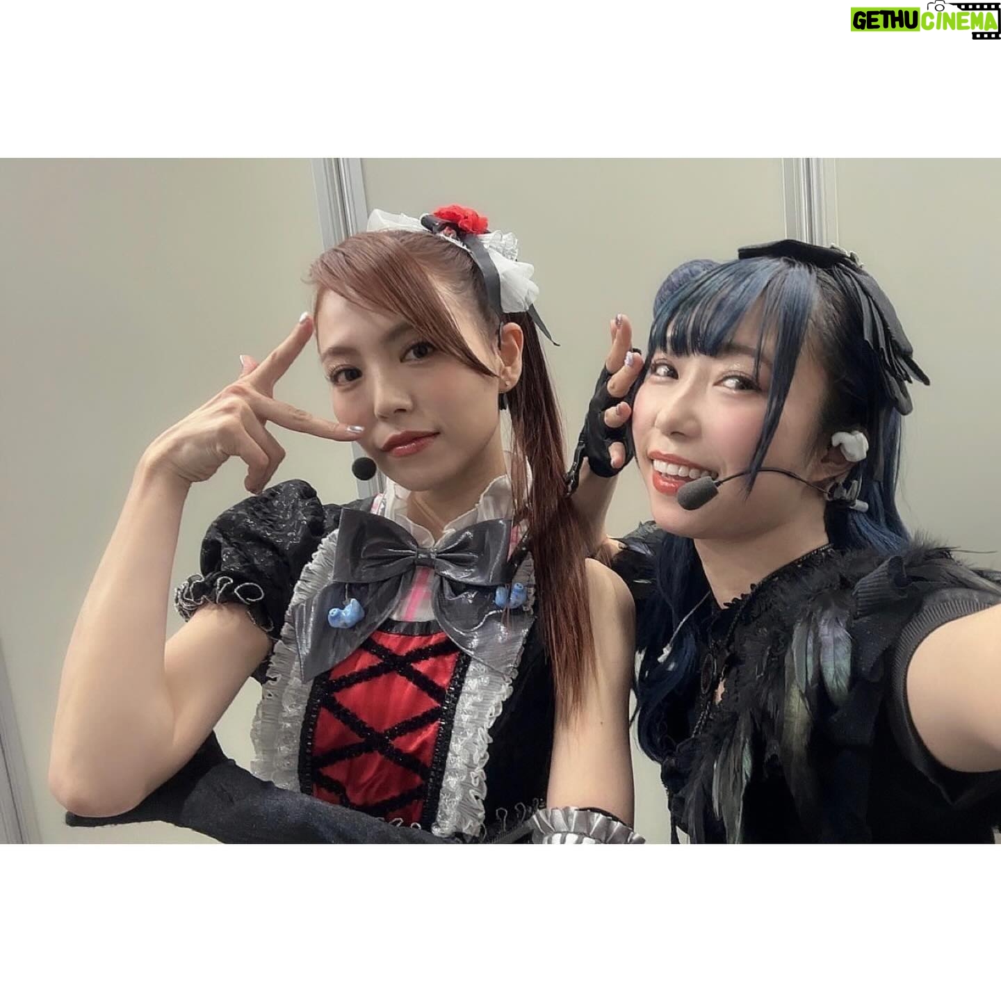Asami Tano - 7.5K Likes - Day2⚾️🏟️
「LoveLive! Series Presents ユニット甲子園 2024」
ありがとうございました⛄️❄️
日向と理亞と聖良と一緒に無事にステージに立てた事誇りにおもいます。
本当に楽しかった。
皆の声援があんなにも浴びられて幸せでした。
本番前に皆がいる客席を1人で練り歩き
皆からはこう見えているのね。
こう聞こえているのね。
と皆を感じる時間を作りました。
席に座ってステージリハみたり。笑
と色んな場所で確認したよ!😊
そんな皆の場所から見るステージはとてつもなく大きく夢がいっぱいで輝いた場所でした。
そこに立つ事ができる!できた!皆に届けられた!最高に幸せでした✨❄️
本当に素敵な2日間をありがとうございました。
ちなみにDay2の2曲目Believe again の落ちサビの所、ステージ片方の端っこから反対側の端っこ、日向(理亞)のいる所まで駆け寄って行ったのは私が日向と理亞に会いに行きたくて、手を繋ぎたくて、本来の位置とか全て無視してあの瞬間に独断で反対側の端っこまで向かいました❄️
なんかね、手を繋がずにビリアゲ終わるのが嫌でね、突発的に動いてしまってた❄️
理亞(日向)びっくりしてた😂
理亞と日向は何にも間違ってないの!
私が独断で動いた。
ごめんね💙会いにいきたかったんだよ!!
そんな私の瞬間的な動きに光を当ててくれたり、カメラで追ってくれた職人さん本当にありがとうございました。心より感謝です。
次はいつ会えるかなぁ、
言霊だからね。
またお会いしましょう!!
2024
鹿角聖良 こと 田野アサミ
#lovelive#ユニット甲子園day1#ユニット甲子園day2#lovelivesunshine#saintsnow#鹿角聖良
#田野アサミ#asamitano#誇り