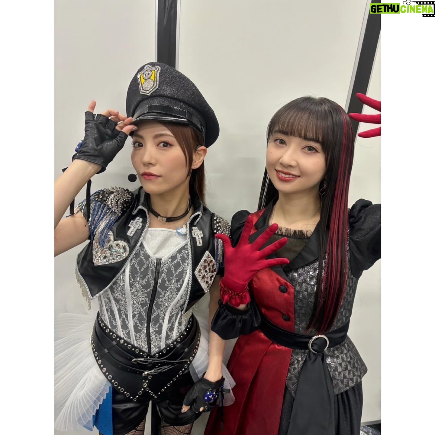 Asami Tano - 7.5K Likes - Day2⚾️🏟️
「LoveLive! Series Presents ユニット甲子園 2024」
ありがとうございました⛄️❄️
日向と理亞と聖良と一緒に無事にステージに立てた事誇りにおもいます。
本当に楽しかった。
皆の声援があんなにも浴びられて幸せでした。
本番前に皆がいる客席を1人で練り歩き
皆からはこう見えているのね。
こう聞こえているのね。
と皆を感じる時間を作りました。
席に座ってステージリハみたり。笑
と色んな場所で確認したよ!😊
そんな皆の場所から見るステージはとてつもなく大きく夢がいっぱいで輝いた場所でした。
そこに立つ事ができる!できた!皆に届けられた!最高に幸せでした✨❄️
本当に素敵な2日間をありがとうございました。
ちなみにDay2の2曲目Believe again の落ちサビの所、ステージ片方の端っこから反対側の端っこ、日向(理亞)のいる所まで駆け寄って行ったのは私が日向と理亞に会いに行きたくて、手を繋ぎたくて、本来の位置とか全て無視してあの瞬間に独断で反対側の端っこまで向かいました❄️
なんかね、手を繋がずにビリアゲ終わるのが嫌でね、突発的に動いてしまってた❄️
理亞(日向)びっくりしてた😂
理亞と日向は何にも間違ってないの!
私が独断で動いた。
ごめんね💙会いにいきたかったんだよ!!
そんな私の瞬間的な動きに光を当ててくれたり、カメラで追ってくれた職人さん本当にありがとうございました。心より感謝です。
次はいつ会えるかなぁ、
言霊だからね。
またお会いしましょう!!
2024
鹿角聖良 こと 田野アサミ
#lovelive#ユニット甲子園day1#ユニット甲子園day2#lovelivesunshine#saintsnow#鹿角聖良
#田野アサミ#asamitano#誇り