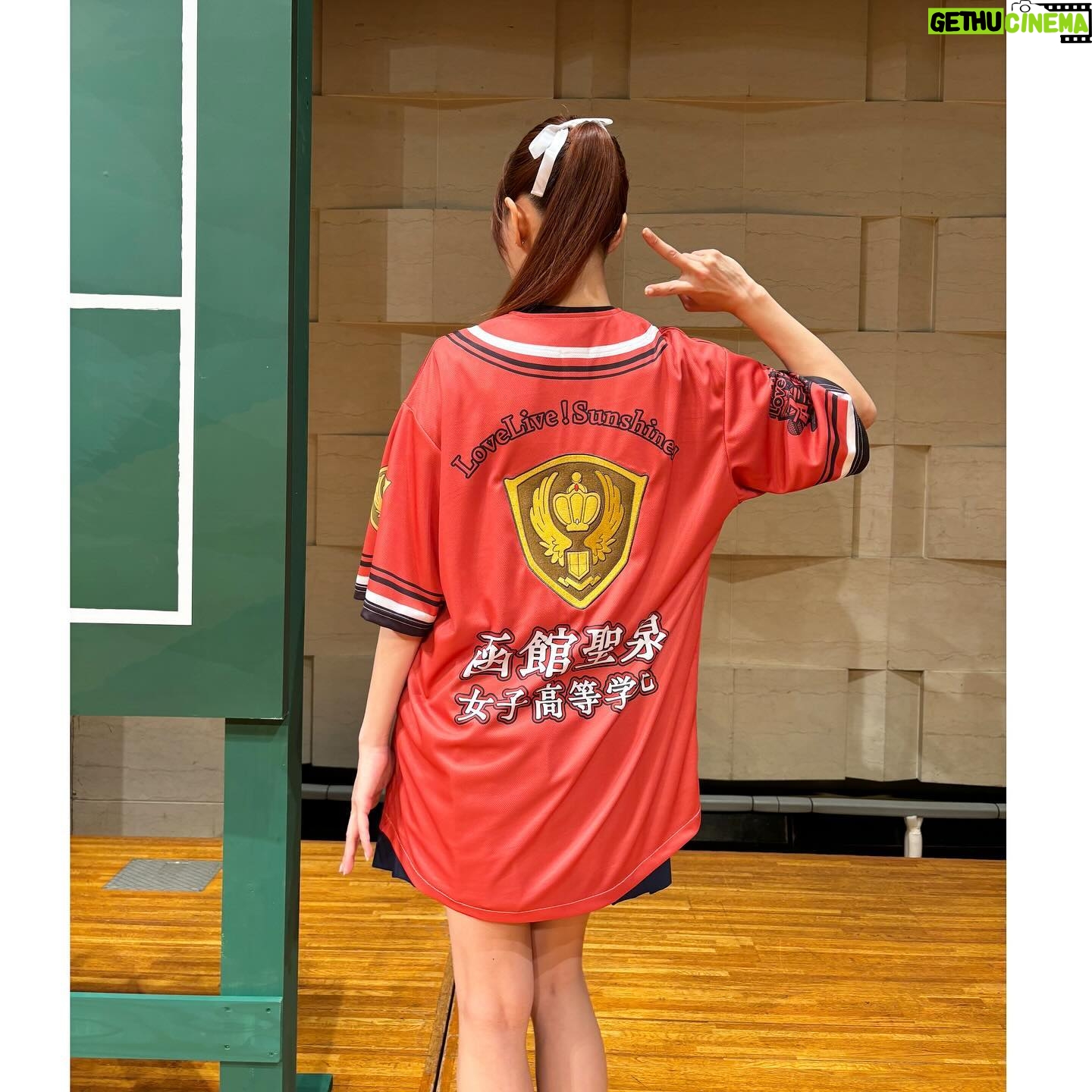 Asami Tano - 5.2K Likes - ❄️⛄️💙🤍
どーーーーん!!
〝LoveLive! Series Presents ユニット甲子園 2024組み合わせ抽選会⚾️🎺〟
函館聖泉女子高等学院 可愛いユニフォーム❤️
会場で皆着てくれてるか探しちゃお!😏
個人的に藤井康生アナウンサーの実況に痺れました。
藤井さんが一声はっするだけで本気だった。(つたわれ!)
素敵なお方😇私の絡みにも神対応ありがとうございました。笑
皆さんお久しぶりです。
兎に角♡SaintSnowどうぞどうぞ応援して下さい📣
皆の推しのユニットもどうぞどうぞ応援して下さい📣
かっとばせーーーーーー!!!⚾️我ら!!
3月9日Day1. 10日Day2.
🏟️Kアリーナ でお会いしましょう
#lovelive#lovelivesunshine #saintsnow#鹿角聖良#田野アサミ#asamitano