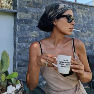 Asena Tuğal Instagram - Mevsubahis kupa ile ilgili şunu yazmamak olmazdı..Merhamet her zaman en doğrusu değildir, en güzeli ve en ahlaklısı da değildir. Size kötülük edenleri mazur görmek, onlara anlayış göstermek, onların içindeki şeytanı ancak besler, büyütür. Affetmek belki de o insana yapabileceğiniz en büyük kötülüktür. (Lars Von Trier)