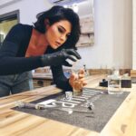 Asena Tuğal Instagram - Ben bu gece kendi kokumu yarattım..Esansların arasında kaybolmak ve kokular hakkında yeni bilgiler edinmek çok iyi geldi...Bu eşsiz deneyim için @jammyperfume 'e teşekkür ederim..