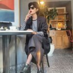 Asena Tuğal Instagram – Nasılsa bulurum yolumu…Ulaşırım, içimdeki derin yeşillere.. Uğurlarım geçmişi…Karışırım önümdeki büyük denizlere�..