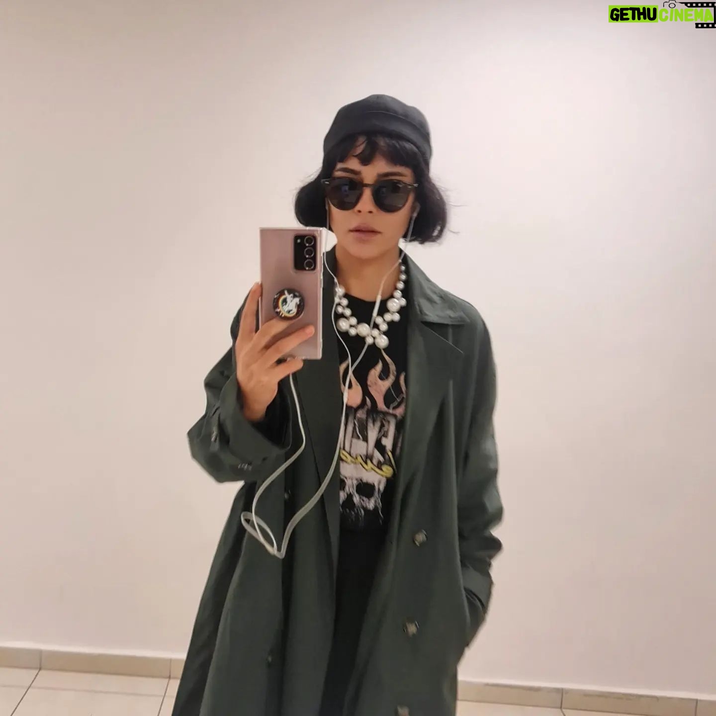 Asena Tuğal Instagram - Hayat zor, konu uzun, mevzu derin...