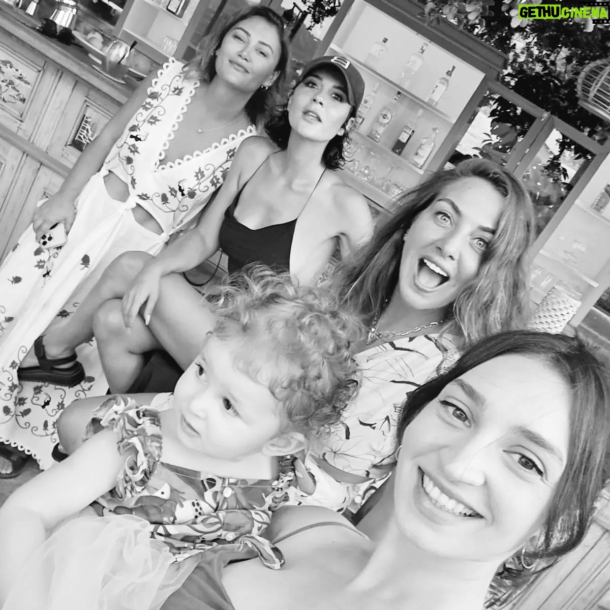 Asena Tuğal - 1.4K Likes - TENZO