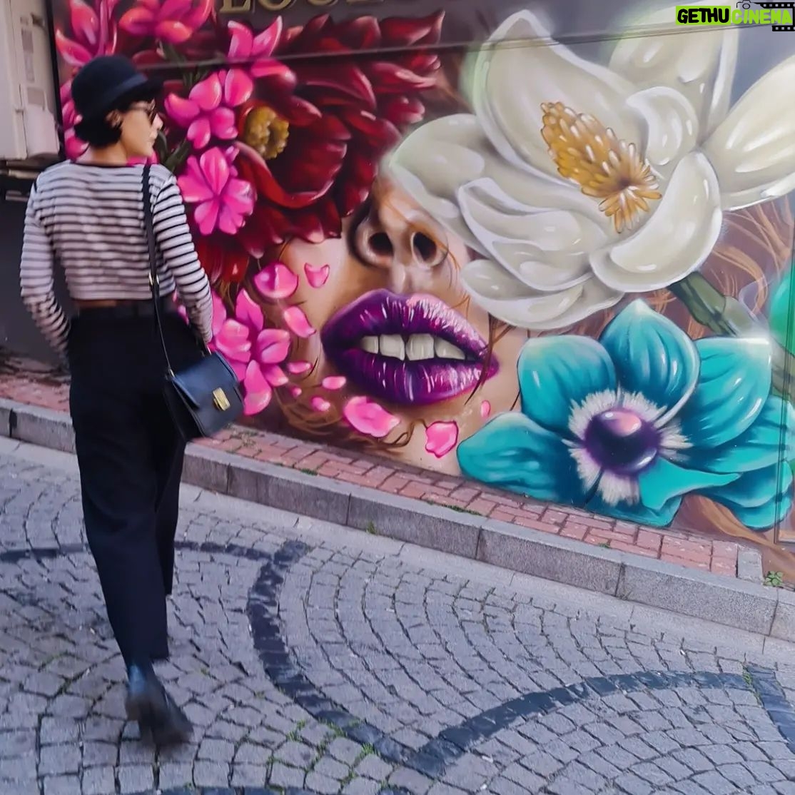 Asena Tuğal Instagram - Kuantum mekaniğinin temellerine derinlemesine bir bakış açısı sunduğum ilk fotoğraf ile huzurlarınızdayım...