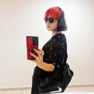 Asena Tuğal Instagram - Kırmızıya boyanınca ne güzel oldu bak...
