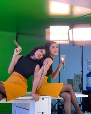Asheema Vardaan Instagram - Gauri and kaamini are thrilled to meet y’all 😍😃 
Catch them on @officialjiocinema #heykameeni