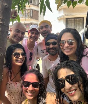 Ashlesha Savant Instagram - Why do I think of Mad Max : Fury Road with this bunch ???? 
All Mad here say Aye Aye !!!!! 

#holi #thatauthenticfeeling