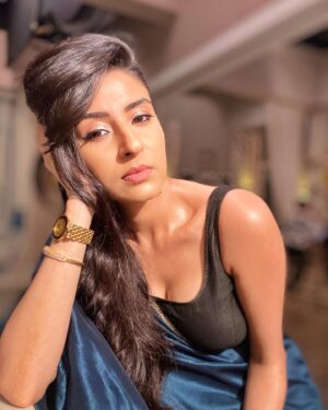 Ashlesha Savant Instagram - Can you keep a secret ? Can you know something and never say it again ? 

📸 - @bhim_karki 

#looking #intothewoods #diabolical