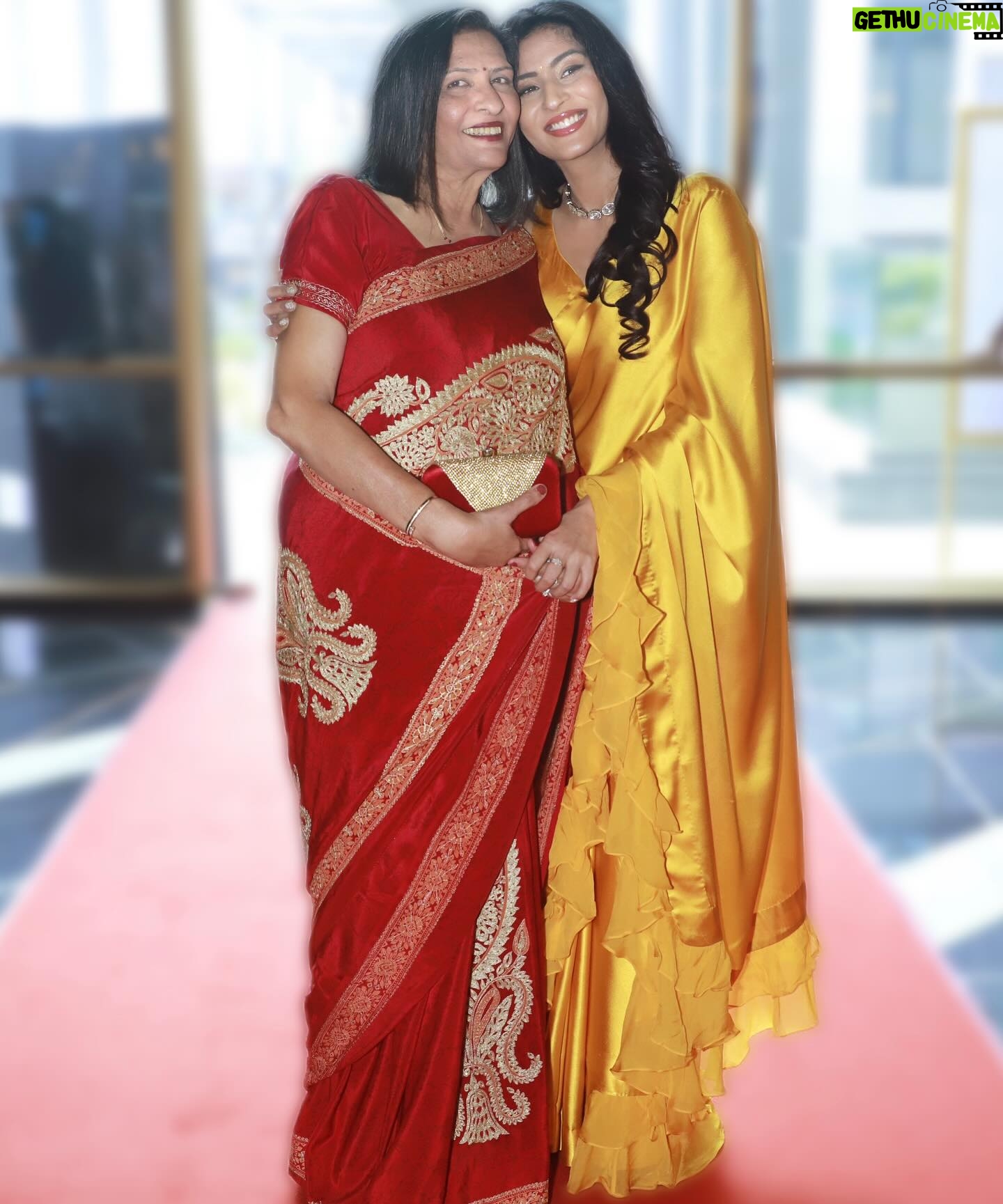 Ashlesha Savant Instagram - Stumbled upon this memory. My mother @mangalasavant1 . I look just like her. Exactly. She used to sing this song to us when we were toddlers. My mother , my sister and I don’t stay in close physical proximity. - owing to geography So life just goes by on phone calls and quarterly visits. When life throws hurdles at us & if we can’t meet we just attack each other with strength and tough love. Anyhoo reminiscing childhood memories and a big shoutout to my mom, who I end up scolding a lot and I realised she’s become the child and I am her mother now. But I am so proud of her, she’s doing a fab job living how she wants to ,albeit a few hiccups. I rarely give her a round of applause for her triumphs So here’s an appreciation post Mumma - I love you 🥰 #momanddaughter #momlove