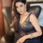 Ashlesha Savant Instagram – I look different in different angles and different lights. 
But that’s the case with life in general isn’t it ????? 

P.S – the music is from my recent fav series @yellowstone 
Waiting for new episodes desperately!!!!! 

Thank you @roshni0819 for this last minute save ❤️

Stylist – @roshni0819
Jewellery – @chaotiqbyarti 

#sareelove #indianjewellery