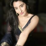 Ashlesha Savant Instagram – I look different in different angles and different lights. 
But that’s the case with life in general isn’t it ????? 

P.S – the music is from my recent fav series @yellowstone 
Waiting for new episodes desperately!!!!! 

Thank you @roshni0819 for this last minute save ❤️

Stylist – @roshni0819
Jewellery – @chaotiqbyarti 

#sareelove #indianjewellery