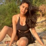Ashlesha Savant Instagram – Winds of change will take away sands of time . 
Before you know it will all be gone . 

Thank goodness for L O V E ❤️

Life in general is a beautiful trip aint it ? 

#sunset #sunsetphotography