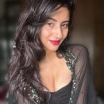 Ashlesha Savant Instagram – We all have that one friend and sister whose closet and makeup can be easily raided !!!!!

My sister spoils me silly so I don’t really need to steal 🥸

But when I joined this industry that 
one friend who educated me 
about all brands possible was Kiran Dubey.
All of 17 when I didn’t even know Shiseido ( didn’t know how to even pronounce it) 
existed and she had them all . 
Glimmering Dior eyeshadows , 
Glistening and smoothing  Lancôme lipsticks ,
Her make up kit was my wonderland. 
I used to open and reopen all her makeup , smelling it silly 
Till she gifted me at least one thing whenever she travelled abroad . 

And now that I’ve grown up and become a minimalist or environmentally conscious sustainable being, 
I don’t own or possess many many brands like I used to . 
Sometimes I have to wait till I can scoop out my make up and then I can buy something else . 

Anyhoo – Kiran is still that dearest friend . She recently gifted me this beautiful red just in time,

#maccosmetics #macximal in the shade 630 D For Danger ‼️ 
It’s somewhere between  burgundy red and a pink red . Leaves a powder puff pink stain . 
Really loving how it feels and looks . 
I prefer air dried clean locks of hair running falling lose all over my face and a red like this on my lips .!!!!’nn

Thank you @kirandubey_ ❤️🥰❤️🥰🥳🥰 I love it . 

#red #lips #makeup #maccosmetics