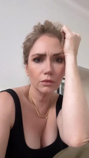 Ashley Jones Instagram - #MondayMotivation #singlemoms I’m still sick in bed IRL, so today I’d add dishes and laundry, walk Oscar and cook for Hayden. 
Also I know a ton of people have done this remix. If anyone knows the original creator, I’d love to credit them ❤️
#ashleyjones