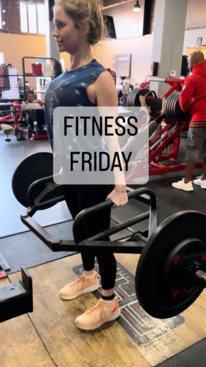 Ashley Jones Instagram - I can’t walk or raise my hands to wash my hair, but otherwise, all good. 😜 Who’s wants to start this with me? I promise if I can do it, so can you. #justdoit✔️ 
🏋️‍♂️: @thomasjankas 
#fridayfeeling #fitnessfriday #over40fitness #ashleysfitnessfriday 
#strengthtraining