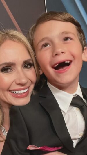 Ashley Jones Instagram - Hayden’s first real red carpet!! 📸📸Take a guess who he saw on the line that made him light up?!!! (First photo) Forgive the potential onslaught of moments from last night’s Emmys. I’m a proud mom. It was a fun night.  Thank you @evabasler 😘♥️🙏🏼@boldandbeautifulcbs @daytimeemmys
#emmys #daytimeemmys #boldandbeautiful 

Thx @photosmith_official for some of these photos! 

Stylist: @chazefoley 
Designer: @kevanhalldesign 
Jewels: @charlielapson 💗
Skincare: @via_skincare_  @velvetskinla 
Hair: @kar_buff