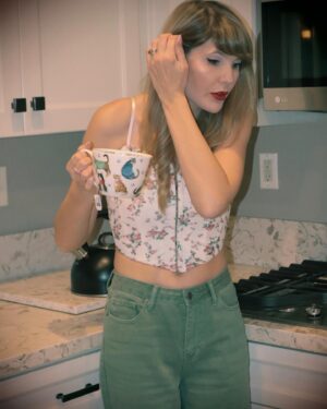 Ashley Leechin Instagram - A cup of tea is a cup of peace 🫖.

#photography #teatime #justashley #home #actorsofinstagram #spring #fashion