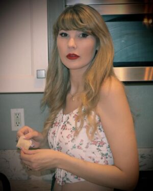 Ashley Leechin Instagram - A cup of tea is a cup of peace 🫖.

#photography #teatime #justashley #home #actorsofinstagram #spring #fashion