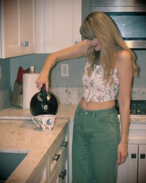 Ashley Leechin Instagram - A cup of tea is a cup of peace 🫖.

#photography #teatime #justashley #home #actorsofinstagram #spring #fashion
