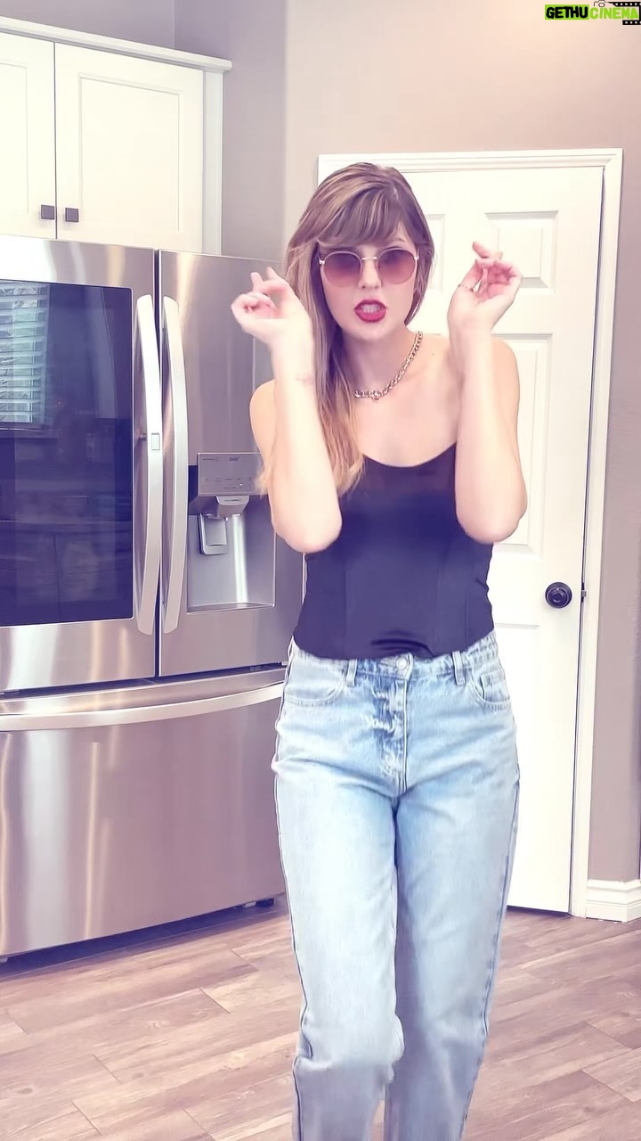 Ashley Leechin - 62.3K Likes - Brought that square dancing with me to the golden state 🌆
#dasha #austin #justashley #fashion #actorsofinstagram #justashleyathome