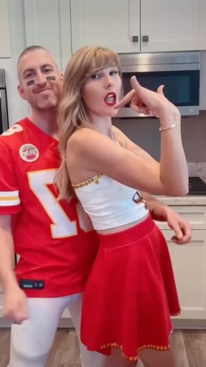 Ashley Leechin Instagram - Happy Halloween 2023 - best couples costume of the year for sure. Just to be clear, this is a TS & Travis K. Halloween skit that so many others did. It’s just for fun. 😸

#justashleyathome #halloweencostume #actorsofinstagram #halloween2023