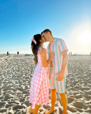 Ashley Argota Instagram - The strike is over!! We were Barbie & Ken for Halloween!! 😝🎀🌊

Thank you to the incredible SAG AFTRA negotiating team for their hard work over the last 118 days. We are so excited to get back to work!